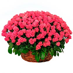 Цветы в корзине
